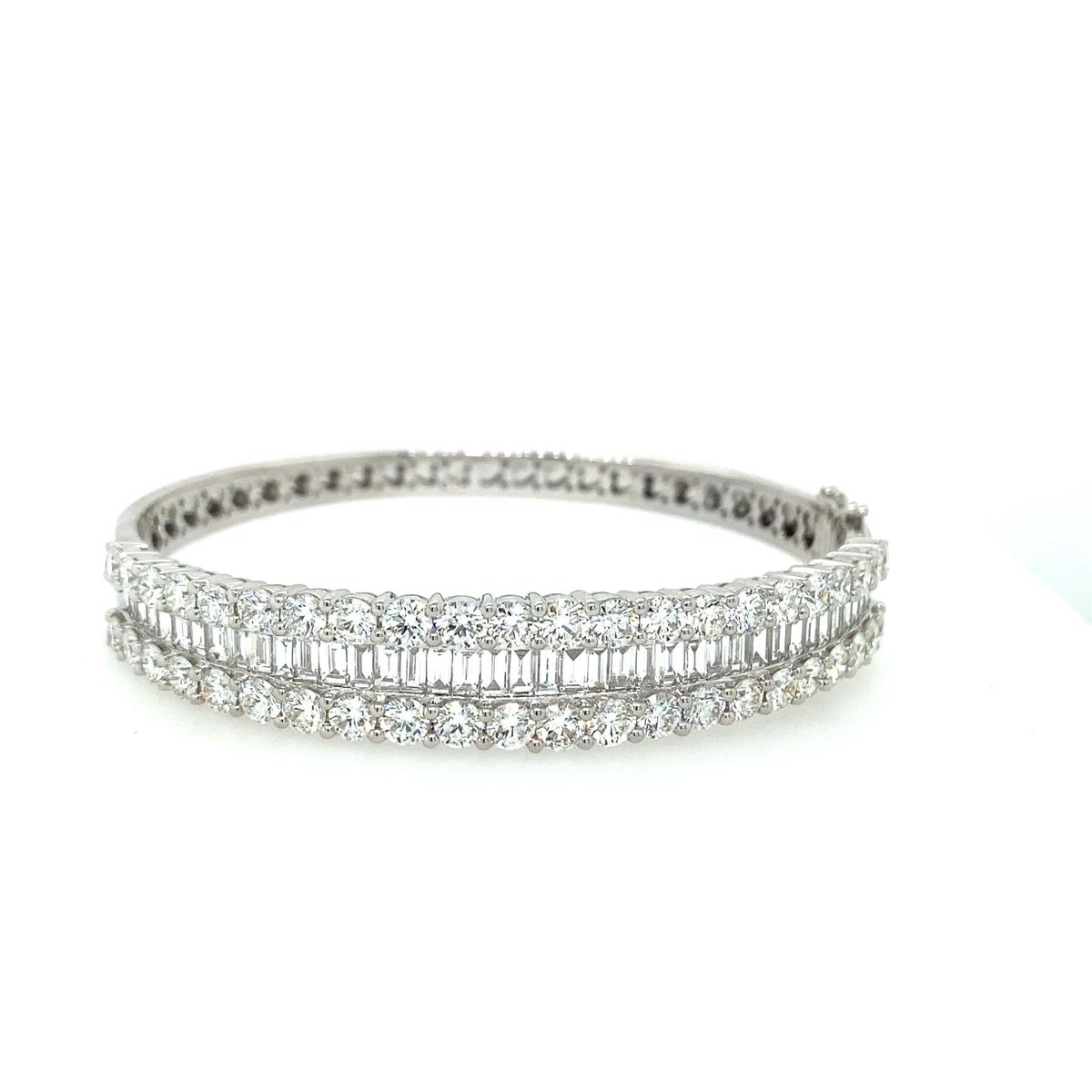 Stunning 18Kt White Gold Bangle Bracelet With 8.47cttw Natural Diamonds