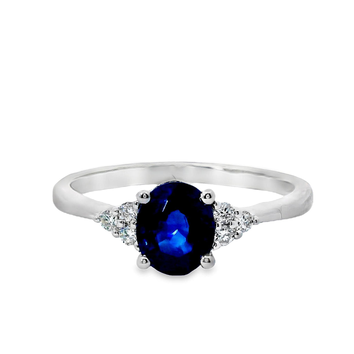 18Kt White Gold .91Ct Oval Sapphire Ring