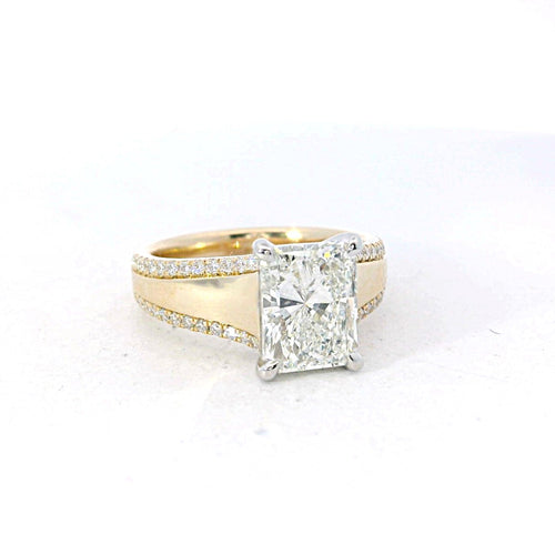 14Kt Yellow Gold Ring With 2.50ct Radiant Natural Center Diamond