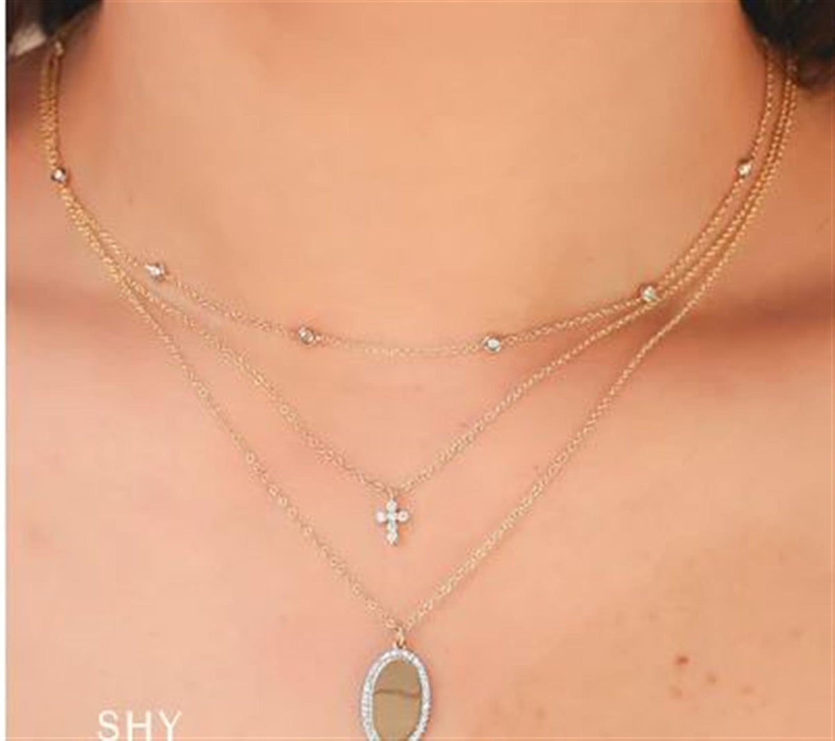Shy Creation 14Kt Yellow Gold Oval Disc Necklace with .11cttw Natural Diamond Halo