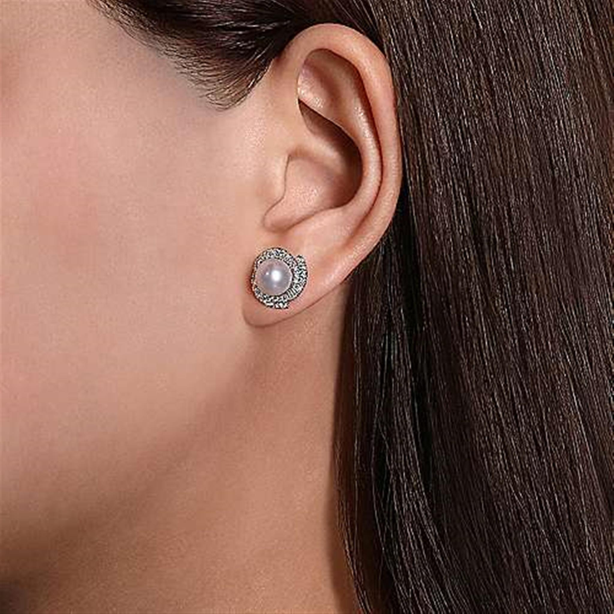 14Kt White Gold Halo Earrings With mm Round Cultured Pearl