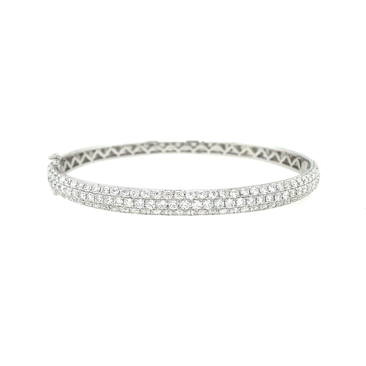 18Kt White Gold Bangle Bracelet With 3.00cttw Natural Diamonds